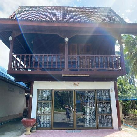 Reindeer House Wat Chedi 4 People Hotel Sichon Bagian luar foto