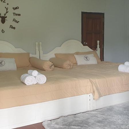 Reindeer House Wat Chedi 4 People Hotel Sichon Bagian luar foto