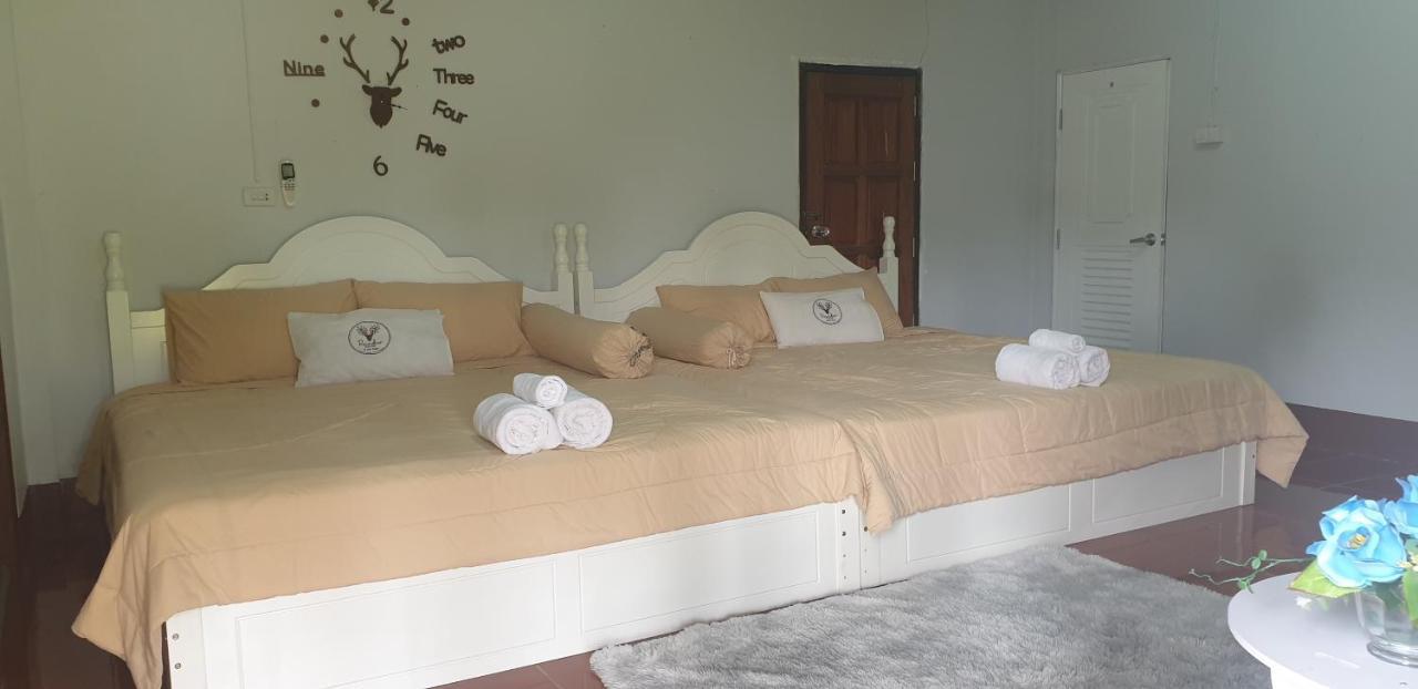 Reindeer House Wat Chedi 4 People Hotel Sichon Bagian luar foto